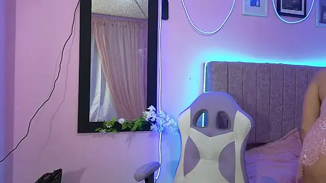Snapshot of MiSofialeal chatting on September 23, 7:39 pm MiSofialeal online show from September 23, 7:39 pm