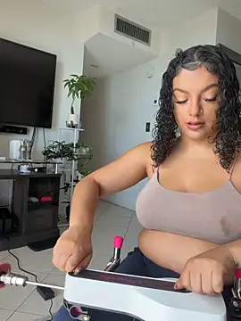 Snapshot of allybluee777 chatting on December 2, 5:30 pm allybluee777 online show from December 2, 5:30 pm