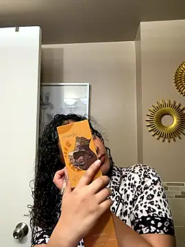 Snapshot of allybluee777 chatting on January 9, 1:47 pm allybluee777 online show from January 9, 1:47 pm