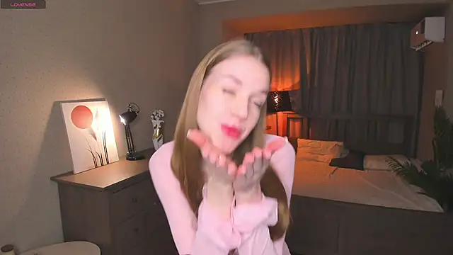 OdellaFrake online show from December 5, 7:43 pm