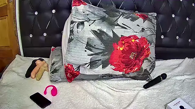 Snapshot of blueyXxX chatting on October 25, 12:07 am blueyXxX online show from October 25, 12:07 am