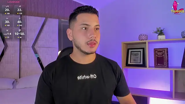 Snapshot of Axel_grey_ chatting on June 3, 12:41 pm Axel grey online show from June 3, 12:41 pm