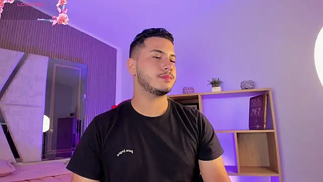 Snapshot of Axel_grey_ chatting on July 13, 12:52 pm Axel grey online show from July 13, 12:52 pm