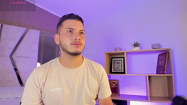 Snapshot of Axel_grey_ chatting on July 16, 12:44 pm Axel grey online show from July 16, 12:44 pm