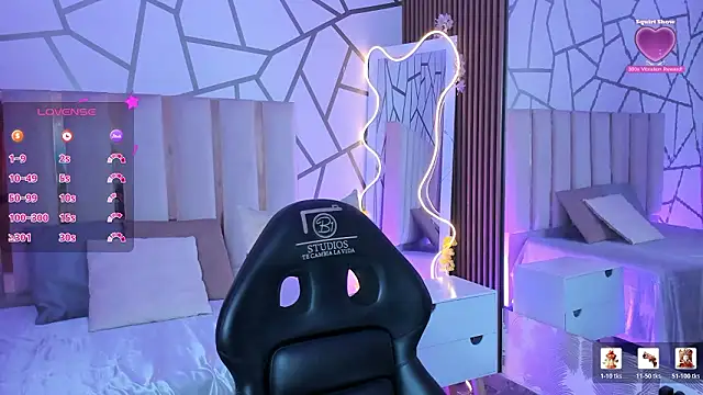 CYRUS TAY online show from March 28, 12:05 pm