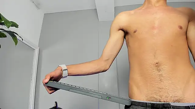 Tylerffoxx online show from November 29, 8:34 pm