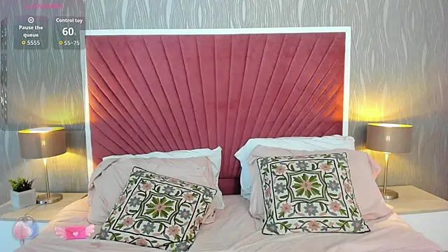 Snapshot of ValentiinaCruz chatting on September 9, 10:31 pm ValentiinaCruz online show from September 9, 10:31 pm