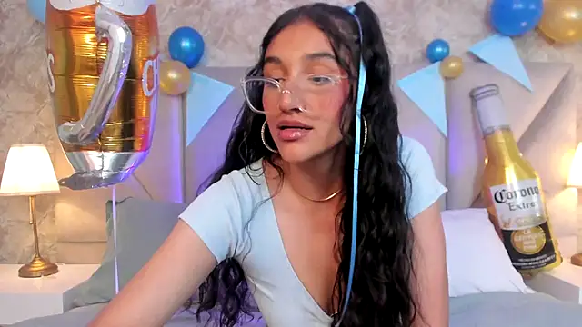 Snapshot of ValentiinaCruz chatting on September 28, 6:24 pm ValentiinaCruz online show from September 28, 6:24 pm