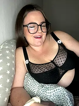 Snapshot of whitequeen_xxx chatting on October 2, 9:11 pm whitequeen xxx online show from October 2, 9:11 pm