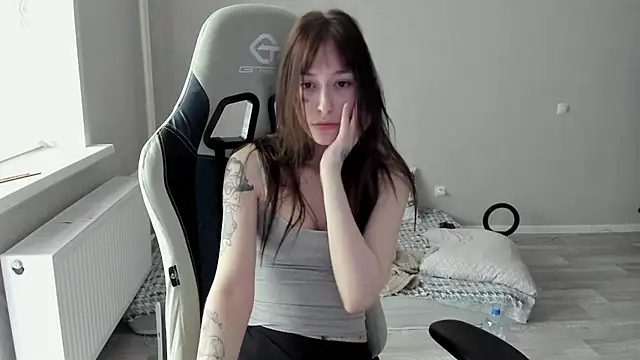 Snapshot of minadzukii chatting on September 12, 5:18 am minadzukii online show from September 12, 5:18 am