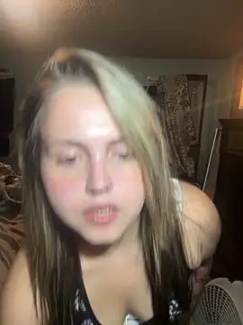 Snapshot of JuicyExxxperience chatting on October 28, 11:47 am JuicyExxxperience online show from October 28, 11:47 am