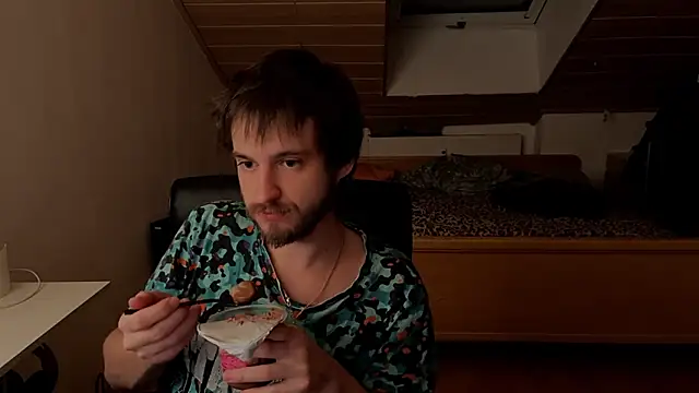 Snapshot of Bez3ybik chatting on January 8, 8:55 pm Bez3ybik online show from January 8, 8:55 pm