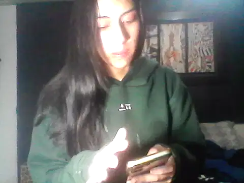 Snapshot of Dara-montenegro chatting on October 3, 8:11 am Dara-montenegro online show from October 3, 8:11 am