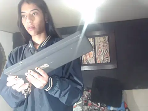 Snapshot of Dara-montenegro chatting on October 18, 12:13 am Dara-montenegro online show from October 18, 12:13 am