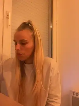 BrumeLove online show from June 5, 7:19 pm