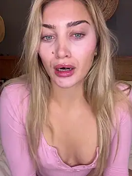 Snapshot of auriangel chatting on March 2, 2:14 am auriangel online show from March 2, 2:14 am