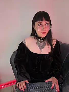 Ravenna666  online show from April 10, 9:52 pm