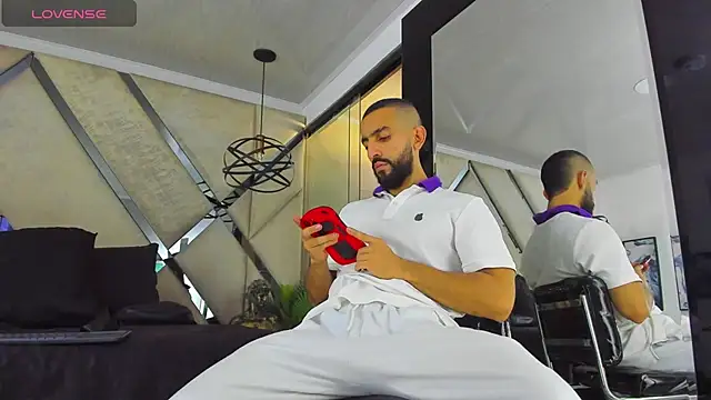 Yiyo10  online show from February 26, 3:22 pm