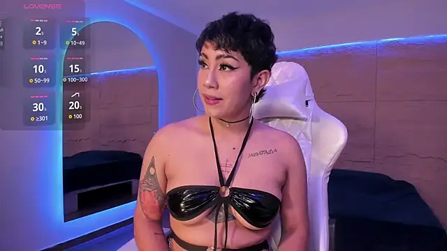 ZahaRose online show from October 11, 5:00 pm