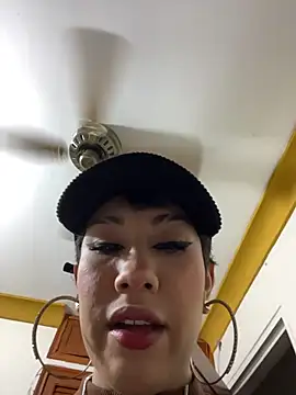 Snapshot of ZahaRose chatting on November 5, 4:45 am ZahaRose online show from November 5, 4:45 am