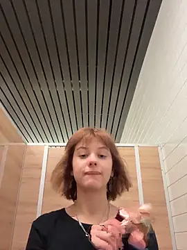 Snapshot of Only_April chatting on October 29, 8:27 am Only April online show from October 29, 8:27 am