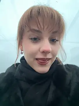 Snapshot of Only_April chatting on December 3, 6:32 am Only April online show from December 3, 6:32 am