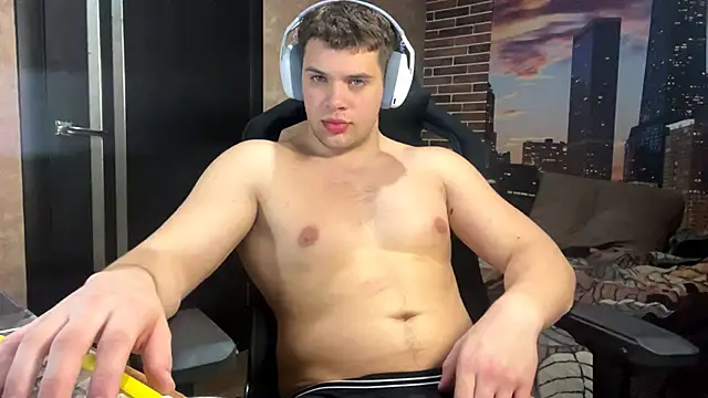 MusclePhantom online show from April 9, 8:03 pm