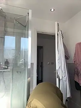 BELLABLACKXUK online show from April 7, 9:43 am