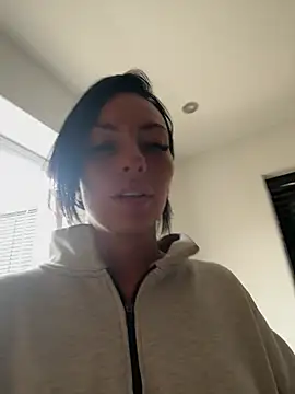 BELLABLACKXUK online show from June 1, 10:17 am