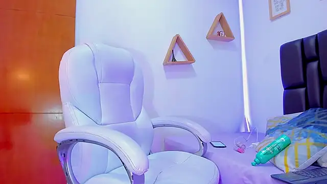 Snapshot of miiarod chatting on October 28, 7:05 pm miiarod online show from October 28, 7:05 pm