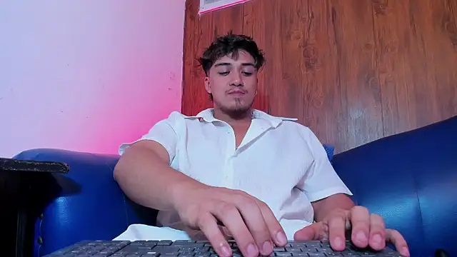 Snapshot of juanmechanic_ chatting on June 1, 9:38 pm juanmechanic online show from June 1, 9:38 pm