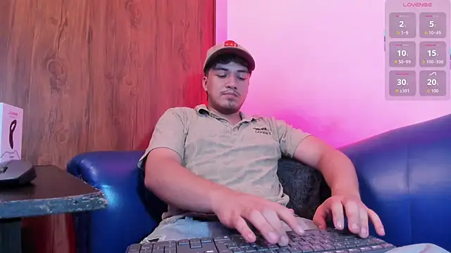Snapshot of juanmechanic_ chatting on June 4, 8:48 pm juanmechanic online show from June 4, 8:48 pm