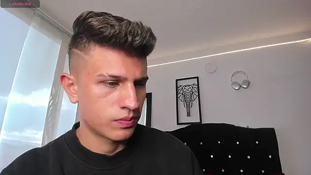 Snapshot of kevin_ahss chatting on October 25, 9:42 pm kevin ahss online show from October 25, 9:42 pm