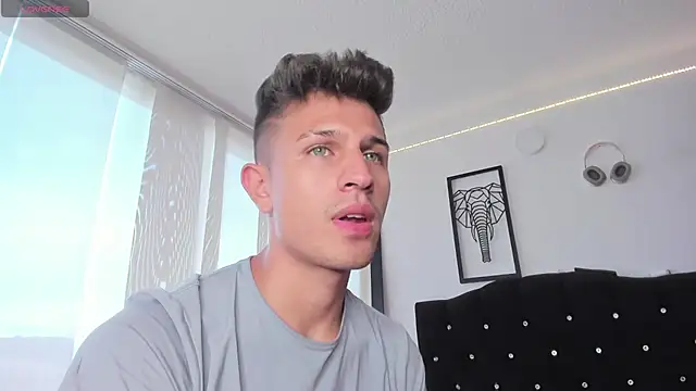 Snapshot of kevin_ahss chatting on October 28, 9:39 pm kevin ahss online show from October 28, 9:39 pm