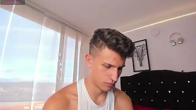 Snapshot of kevin_ahss chatting on November 6, 10:10 pm kevin ahss online show from November 6, 10:10 pm