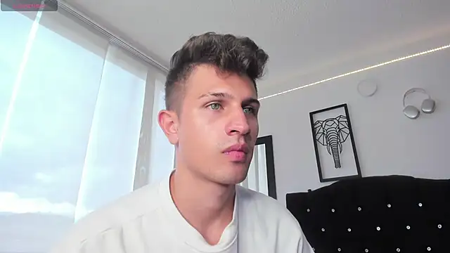 Snapshot of kevin_ahss chatting on November 13, 9:03 pm kevin ahss online show from November 13, 9:03 pm