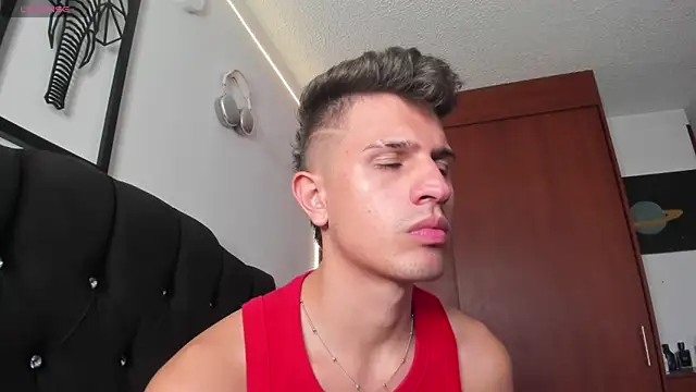 Snapshot of kevin_ahss chatting on November 21, 9:46 pm kevin ahss online show from November 21, 9:46 pm