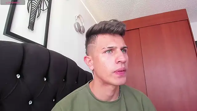 Snapshot of kevin_ahss chatting on November 22, 8:30 pm kevin ahss online show from November 22, 8:30 pm