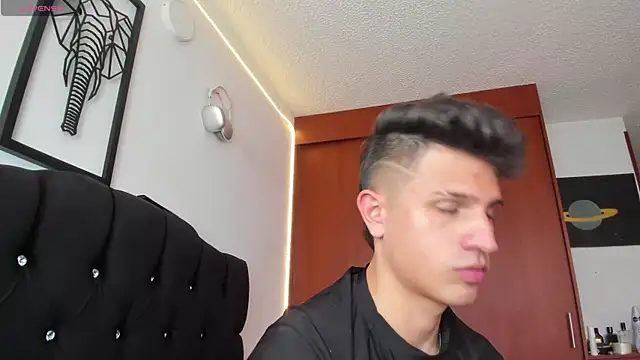 Snapshot of kevin_ahss chatting on November 24, 8:52 pm kevin ahss online show from November 24, 8:52 pm