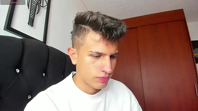 Snapshot of kevin_ahss chatting on November 27, 9:17 pm kevin ahss online show from November 27, 9:17 pm