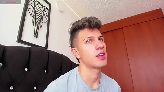 Snapshot of kevin_ahss chatting on November 28, 4:09 pm kevin ahss online show from November 28, 4:09 pm