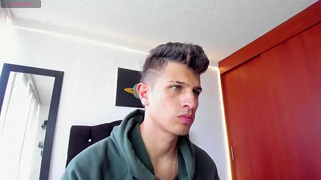 Snapshot of kevin_ahss chatting on December 13, 8:58 pm kevin ahss online show from December 13, 8:58 pm