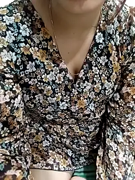 Snapshot of blueeyegirl22 chatting on December 1, 1:27 pm blueeyegirl22 online show from December 1, 1:27 pm