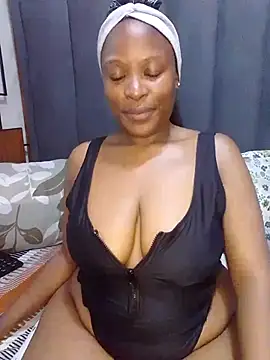 Snapshot of MrsMxx25 chatting on October 7, 10:07 pm MrsMxx25 online show from October 7, 10:07 pm