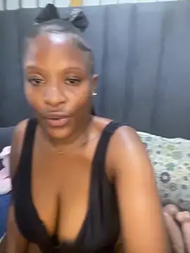 Snapshot of MrsMxx25 chatting on October 12, 12:09 am MrsMxx25 online show from October 12, 12:09 am