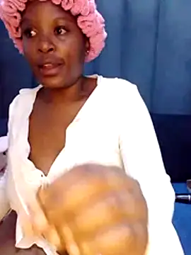 Snapshot of MrsMxx25 chatting on October 23, 8:40 pm MrsMxx25 online show from October 23, 8:40 pm