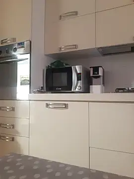 singolo discreto online show from April 10, 5:34 am