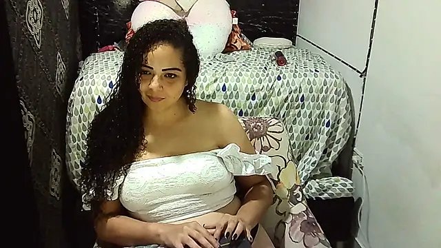 Snapshot of _naughty_milf chatting on November 4, 2:43 am naughty milf online show from November 4, 2:43 am