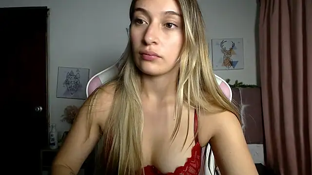 Snapshot of SophiaaLee chatting on May 6, 12:19 am SophiaaLee online show from May 6, 12:19 am