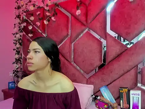 Nanis James online show from March 18, 3:20 am